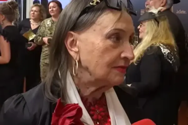 Кадочникова заявила, що режисер «Ну мам» мав перезняти кадри з Роговцевою