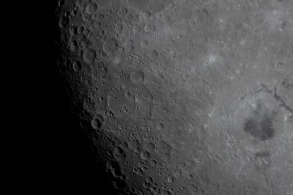 Корейський зонд Danuri показав кратер від зіткнення фрагмента ракети SpaceX з Місяцем
